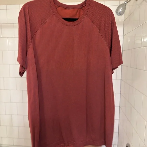 lululemon athletica Red Metal Vent Tech Shirt, size L - Picture 1 of 2